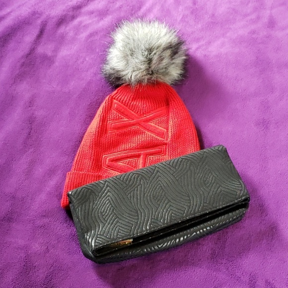 GUESS - Picture 2 of 4